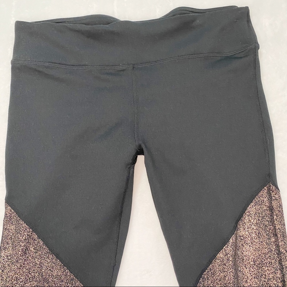 Fabletics Mid Rise Mesh Powerhold Brogan Capri II - Picture 5 of 10